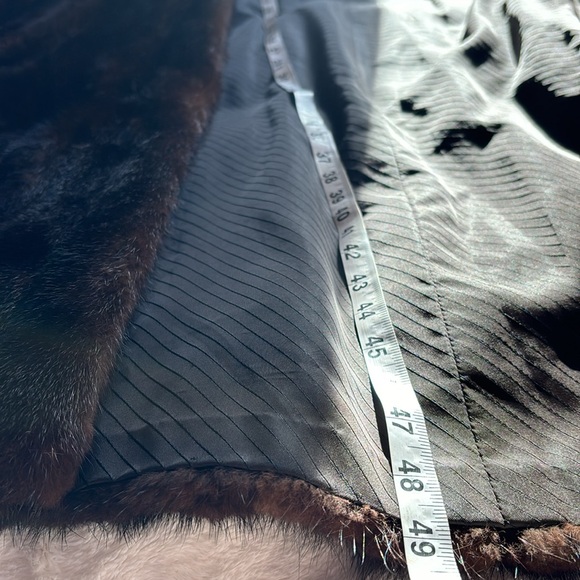 Stunning Mink Classic Sophistication ๐ with an Elegant Hue that Captures Light - Picture 7 of 10